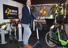 Ronald de Bruin of De Bruin Cycling climbed back on his scooter. Hufterproof, but the grower still has to provide the horsepower himself.